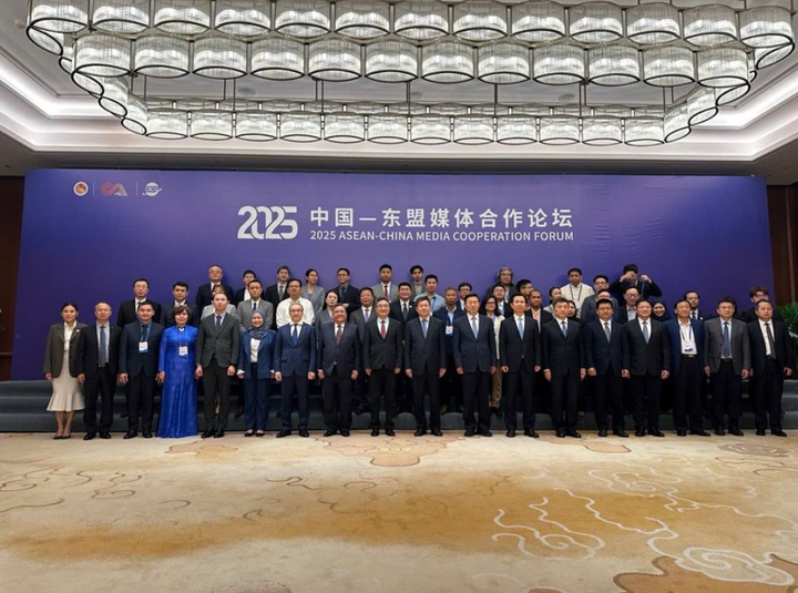 Thứ trưởng Bộ VHTTDL Phan Tâm và các đại biểu tham dự Diễn đàn