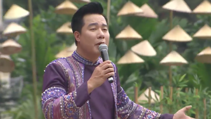 តារាចម្រៀង Xuan Hao ។