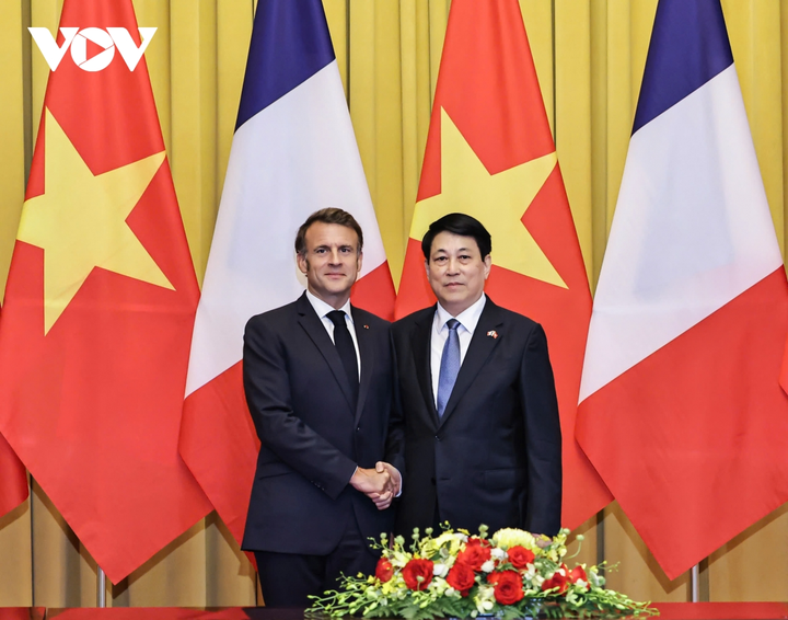 Chủ tịch nước Lương Cường và Tổng thống Cộng hòa Pháp Emmanuel Macron