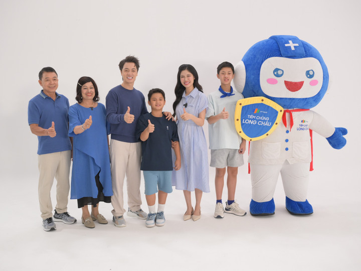 Gia đình hạnh phúc của ca sĩ Đăng Khôi và Thủy Anh.