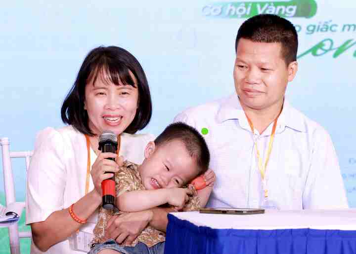 Hành trình tìm con suốt 13 năm của cặp vợ chồng ly hôn rồi tái hôn