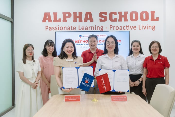 Ceremonia de firma de cooperación entre Ivy Global School y Alpha Hai Phong Inter-level School.