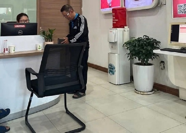 Nhờ được ngăn cản kịp thời, ông N.V.T. đã không bị sập bẫy lừa đảo mua hàng của người lạ qua mạng xã hội. (Ảnh: C.A)