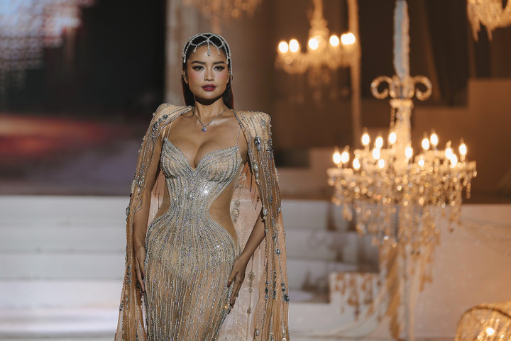 Hoa hậu Ngọc Châu gây chú ý khi diện váy cưới xuyên thấu - 3