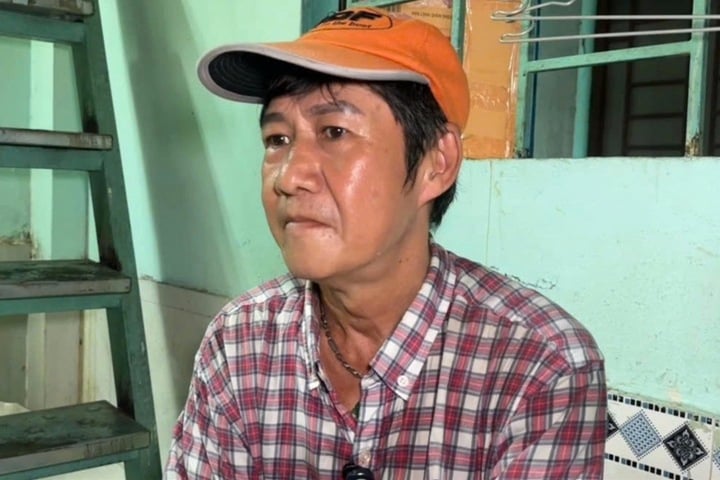 Nam ca sĩ hiện sống đơn độc, làm xe ôm để mưu sinh.
