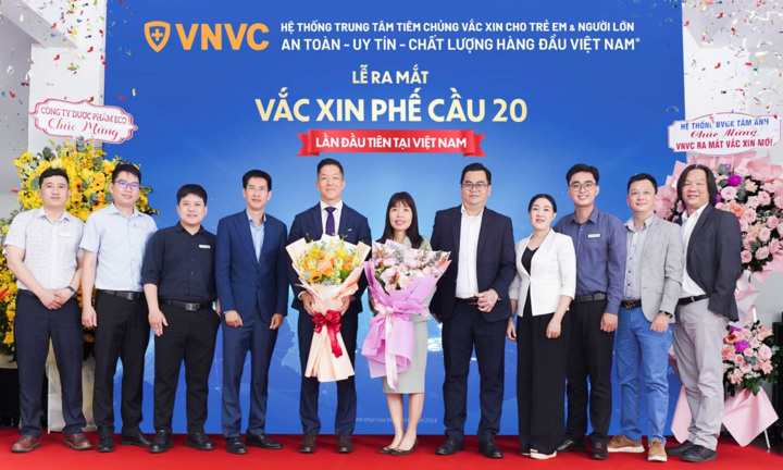 Hệ thống tiêm chủng VNVC công bố ra mắt và triển khai tiêm vaccine phế cầu 20 tại hơn 220 trung tâm trên toàn quốc sáng 26/5. (Ảnh: Mộc Thảo)