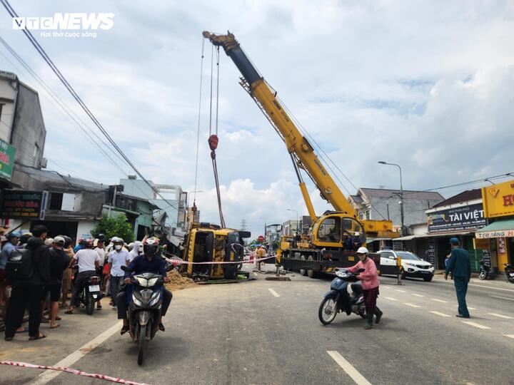 Vụ tai nạn khiến 5 người thương vong.