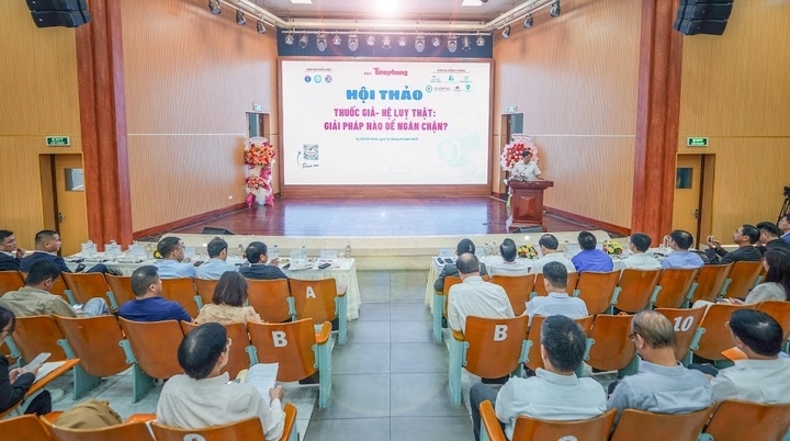 Hội thảo Thuốc giả - hệ lụy thật: Giải pháp nào để ngăn chặn do Báo Tiền Phong phối hợp cùng Cục Quản lý Dược, Viện Kiểm nghiệm thuốc TP.HCM và nhiều đơn vị tổ chức. (Ảnh: Đại Việt)