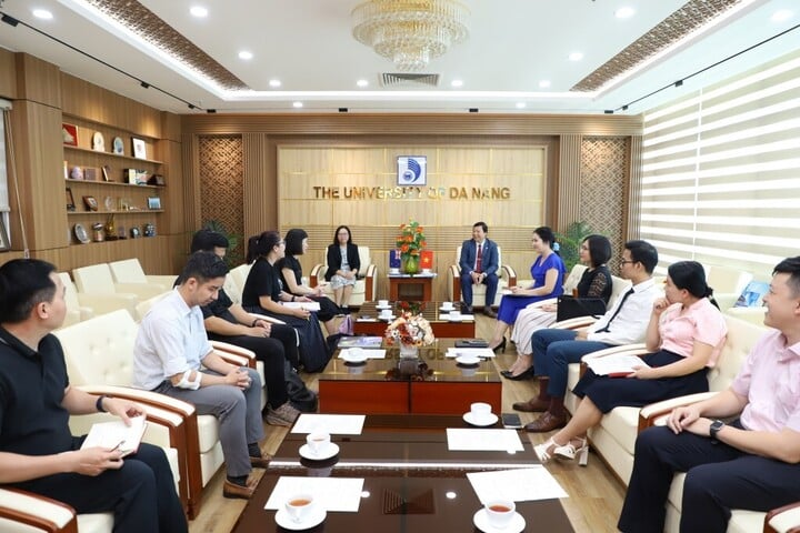Đại diện Cơ quan Giáo dục New Zealand (ENZ), các trường ĐH New Zealand làm việc với Bộ Giáo dục và Đào tạo, các trường đại học Việt Nam để có những hỗ trợ tốt nhất cho sinh viên Việt Nam muốn theo đuổi bậc Tiến sĩ ở New Zealand.