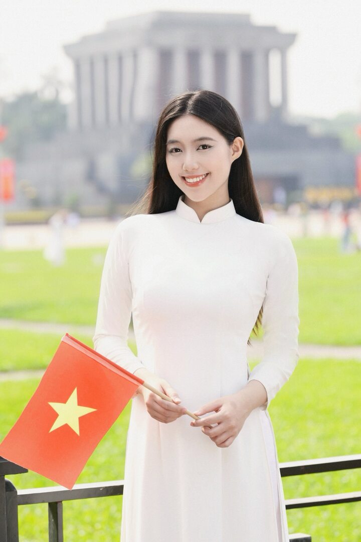 Chia sẻ về lý do tham gia Hoa hậu Việt Nam 2024, Châu Anh cho biết cuộc thi mở ra một cánh cửa mới cô muốn khẳng định: