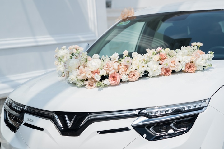 Mỗi chiếc xe cưới VinFast sẽ được chăm chút tỉ mỉ và được miễn phí giao tận nơi cho khách hàng. (Ảnh: VFS)