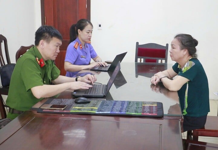 Đối tượng Phạm Thị Sáng tại cơ quan công an.