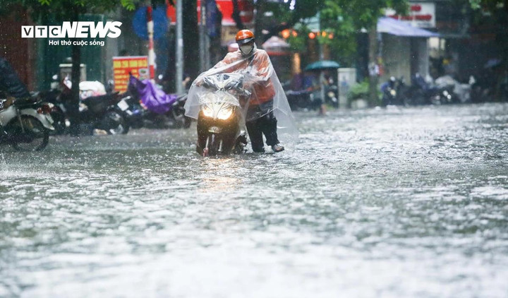 Dự báo ngày mai 28/5, mưa lớn tái diễn ở miền Bắc. (Ảnh minh hoạ: Khổng Chí)
