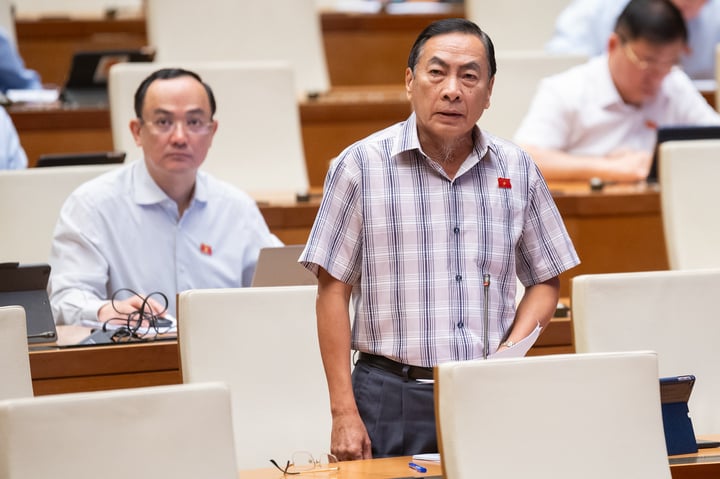 Đại biểu Phạm Văn Hòa nêu ý kiến tại buổi thảo luận. (Ảnh: Quochoi.vn)