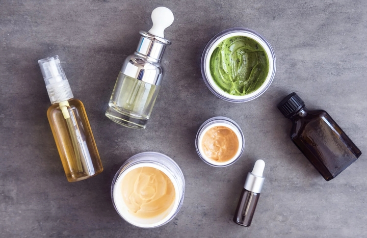 Các loại mỹ phẩm bị thu hồi vì chất cấm có nguy cơ hại sinh sản. (Ảnh minh hoạ)