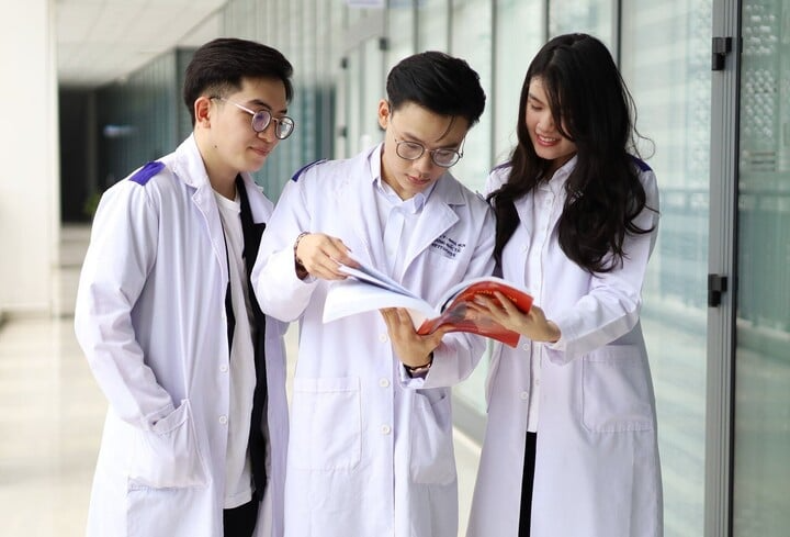 Không dùng điểm Hóa, Sinh, thí sinh vẫn có cơ hội vào các trường Y Dược top đầu. (Ảnh minh hoạ)