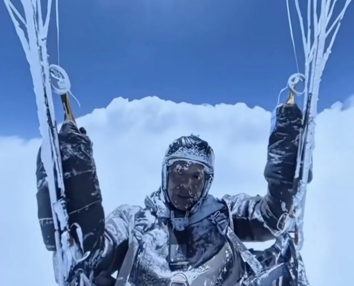 Liu Ge bị kẹt trong những đám mây có nhiệt độ -40°C.