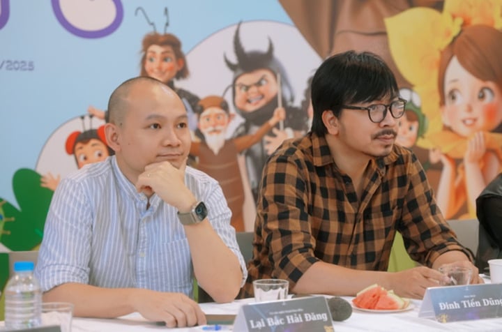 Le directeur Lai Bac Hai Dang et le professeur Xoay Dinh Tien Dung.