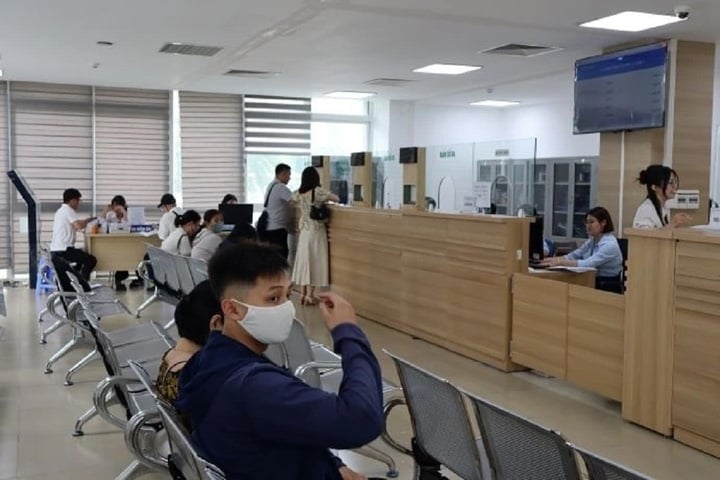 Từ ngày 1/5, một số lượng lớn các hộ kinh doanh, cá nhân kinh doanh đến thực hiện các thủ tục đăng ký kinh doanh.
