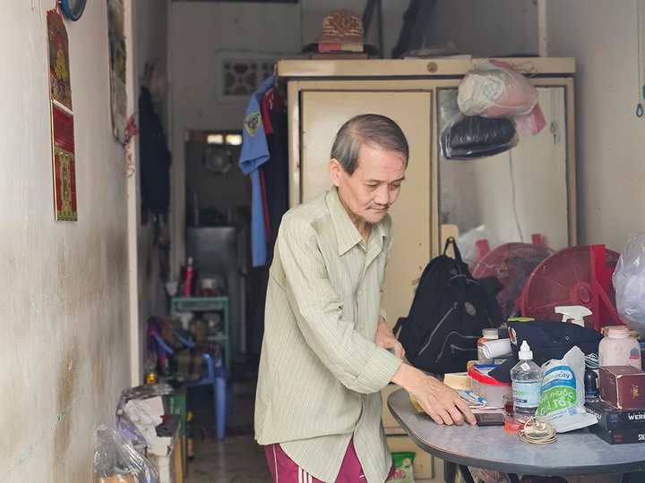 Ông Bôn xác nhận vợ mình bệnh thời gian dài và hành động vứt thi thể mẹ của con trai diễn ra trong lúc đau buồn, hoảng loạn. (Ảnh: L.A)