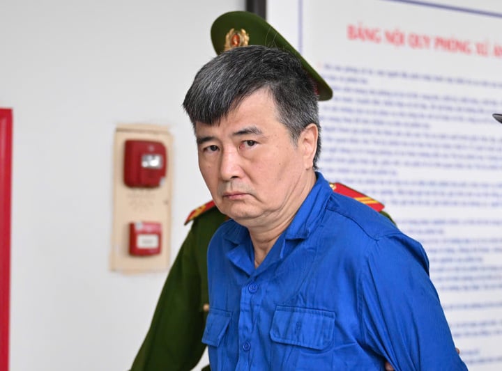 Bị cáo Nguyễn Lộc An bị dẫn giải tới toà.
