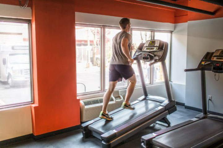 Đi bộ kiểu 12-3-30 có lợi ích gì cho cơ thể?