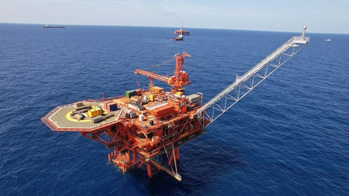 Giàn khai thác Mỏ Đại Hùng.