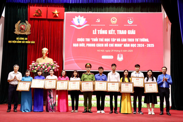 Cuộc thi trực tuyến "Tuổi trẻ học tập và làm theo tư tưởng, đạo đức, phong cách Hồ Chí Minh" năm nay ghi nhận hơn 1,8 triệu thí sinh đăng ký dự thi.