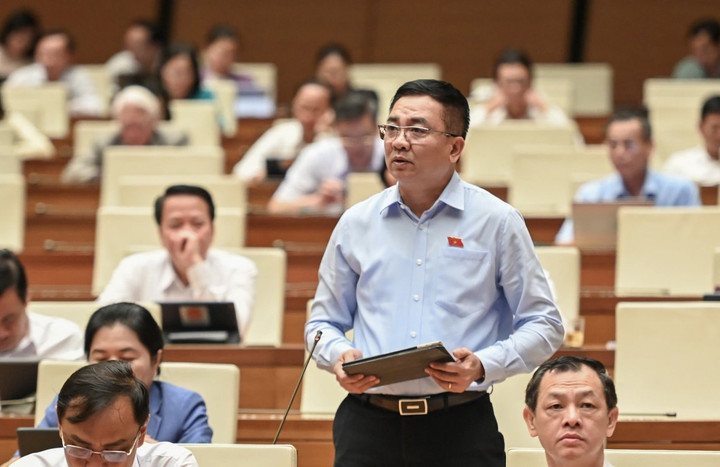 Đại biểu Quốc hội thảo luận về Nghị quyết thí điểm cơ chế, chính sách đặc thù phát triển nhà ở xã hội.