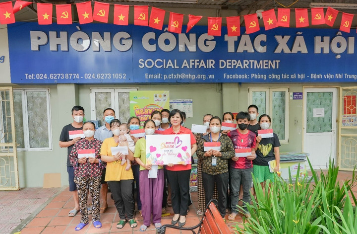 Chương trình ROX Share mang yêu thương tới Bệnh viện Nhi Trung ương.