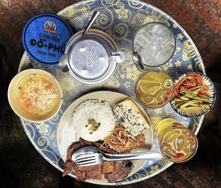 Cơm tấm Đỗ Phủ Đại Hàn có nét độc đáo, hoài cổ. (Ảnh: B.L)