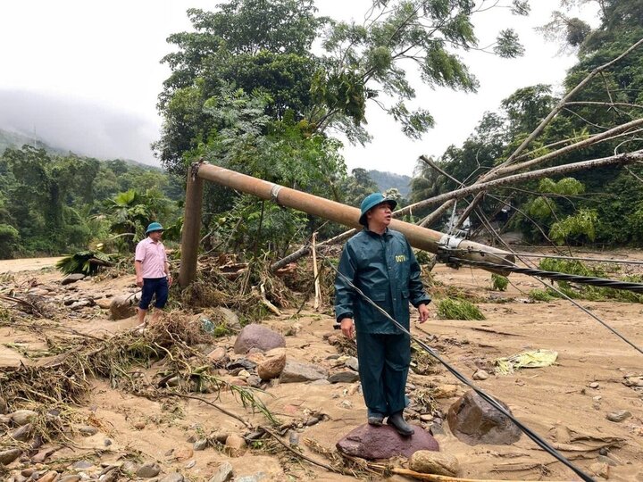 Tại xã Tri Lễ, Hạnh Dịch (huyện Quế Phong) cũng xảy ra lũ quét gây thiệt hại nặng về tài sản. Chỉ riêng xã Hạnh Dịch thống kê sơ bộ đã thiệt hại 3,1 tỷ đồng