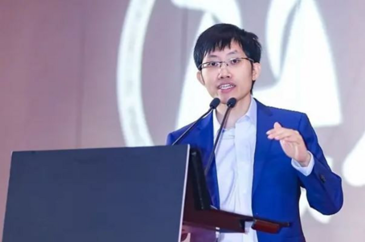 가난한 마을의 학생이었던 루옹 반 퐁은 중국 인공지능계의