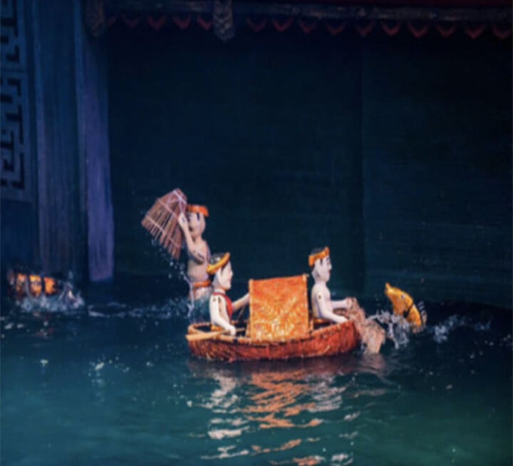 El público japonés disfruta de los espectáculos de marionetas acuáticas vietnamitas.