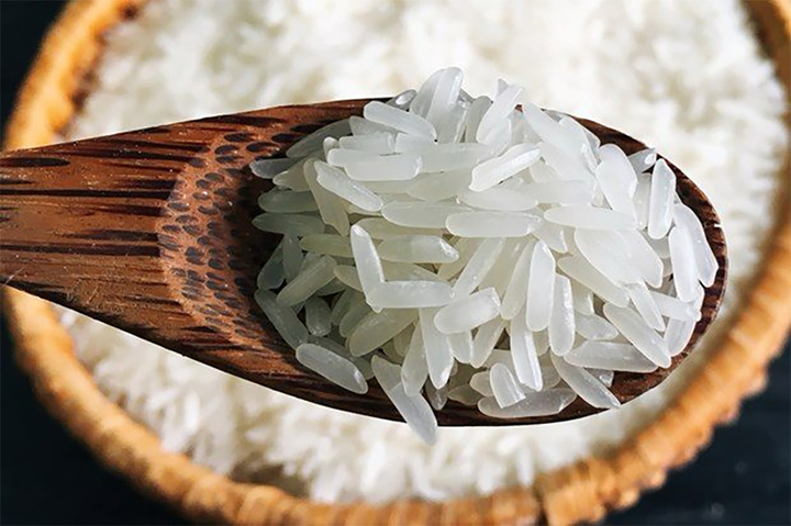 Bạn cần biết cách nhận biết gạo ST25 thật để tránh mua phải hàng giả đang tràn lan trên thị trường. (Ảnh: Báo Chính phủ)