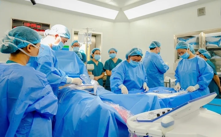 Bộ trưởng Y tế gửi thư khen 2 bệnh viện thông tim cứu sống bào thai cho sản phụ Singapore