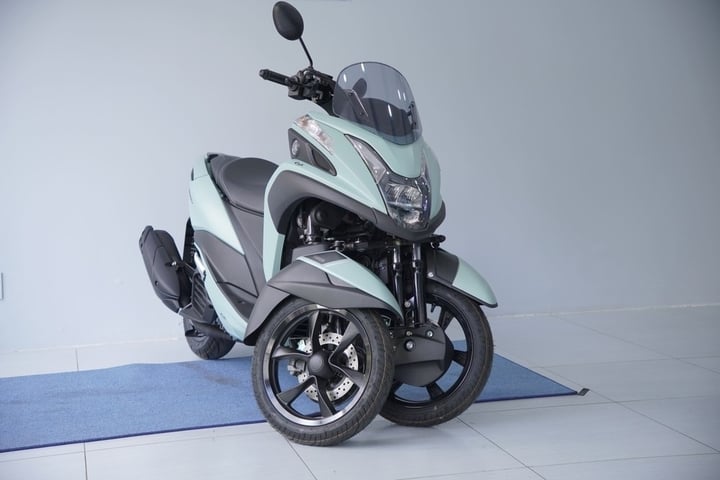 Cận cảnh mẫu xe tay ga Yamaha có bánh kép độc lạ - 1