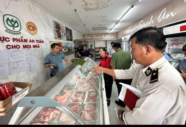 Vụ Công ty C.P: Cửa hàng Fresh Shop Mỹ Xuyên dùng giấy chứng nhận VSATTP hết hạn