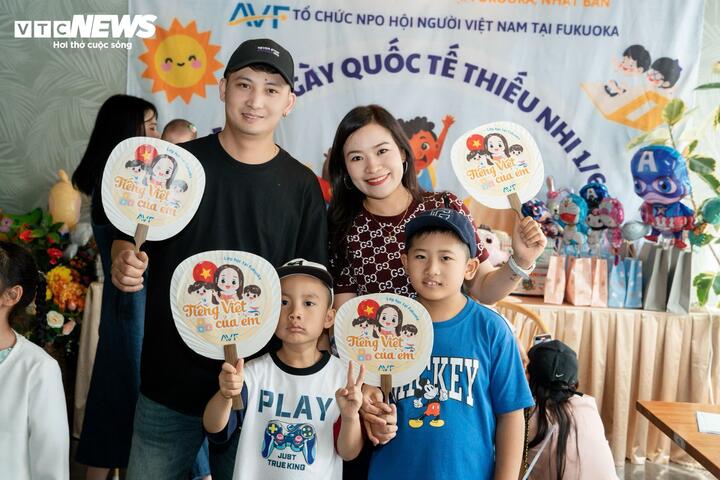 Trẻ em Việt xa quê được vui chơi, học văn hóa và thể hiện niềm tự hào dân tộc trong một không gian đậm đà bản sắc truyền thống trên đất nước mặt trời mọc.