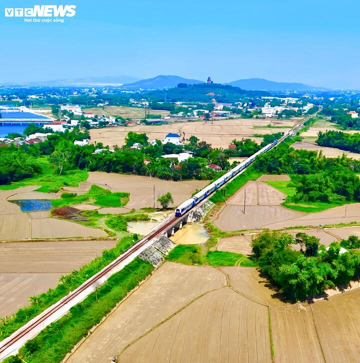 Bình Định triển khai chạy thử nghiệm tuyến tàu du lịch từ ga Quy Nhơn đến ga Diêu Trì mang tên gọi "Về miền đất võ".