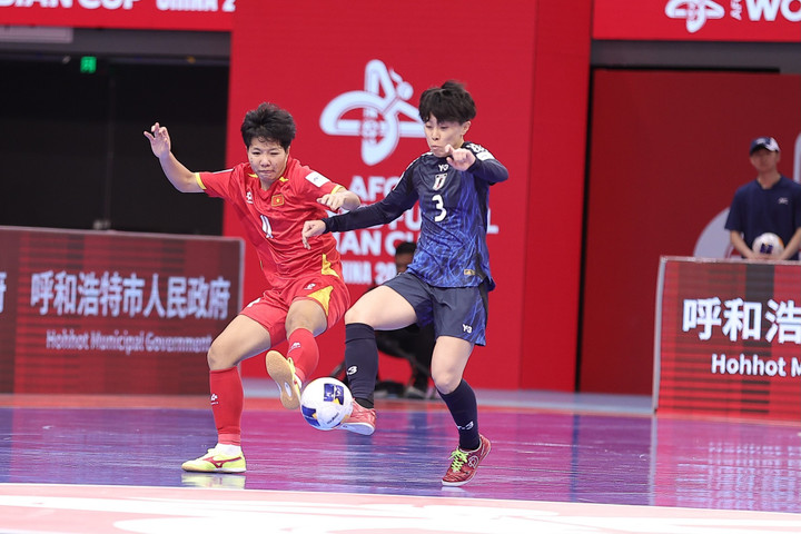 Các cầu thủ Nhật Bản vượt trội trong những pha tranh chấp và đua tốc độ.