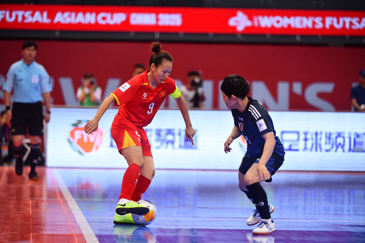 Rất khó để các cầu thủ Việt Nam thực hiện những tình huống qua người.