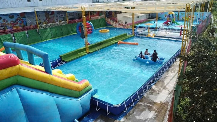 Hồ bơi tại khu vui chơi nước Lala Pool – nơi cháu bé 3 tuổi chết đuối. (Ảnh: K.P)