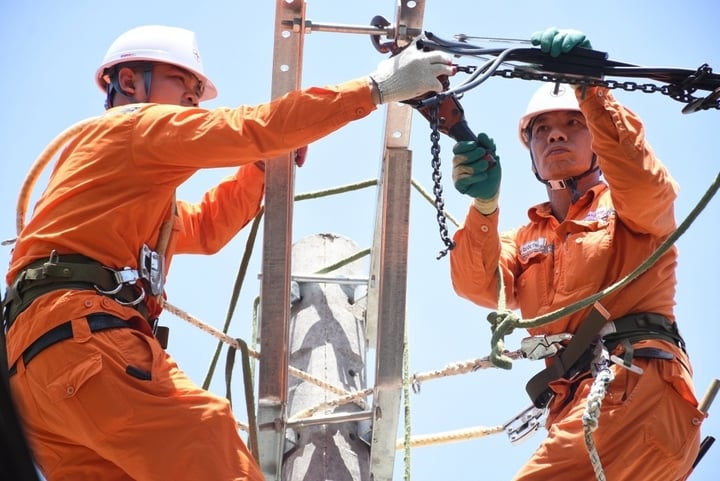 Trưa 2/6, công suất tiêu thụ điện toàn quốc đã ghi nhận mức cao kỷ lục với công suất đỉnh lên đến 51.290MW.