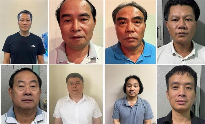 Các bị can từ trái qua phải: Bùi Thanh Bình, Nguyễn Văn Bình, Ngô Tiến Cương, Nguyễn Duy Nghiệp, Nguyễn Xuân Tốt, Nguyễn Văn Đức, Lê Xuân Định, Nguyễn Trường Giang. (Ảnh: Bộ Công an)