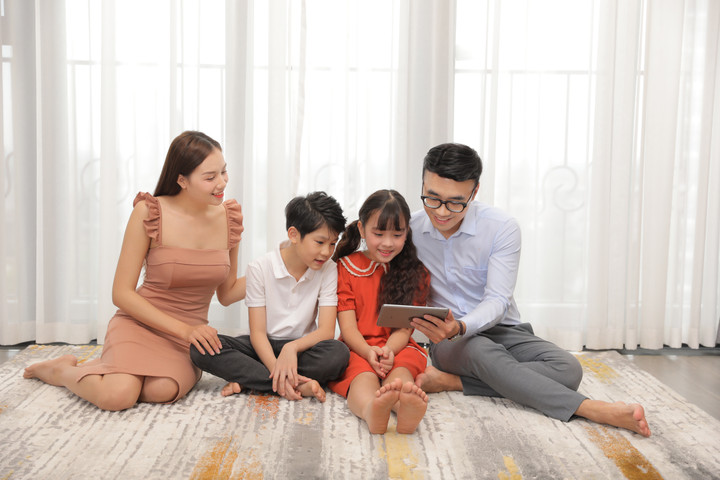 Khách hàng đồng hành cùng ngành Điện sử dụng điện tiết kiệm.