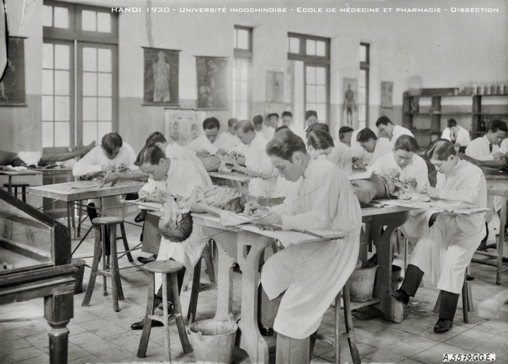 Trường đại học nào ở Việt Nam có tới 6 bác sĩ người Pháp làm hiệu trưởng? - 4