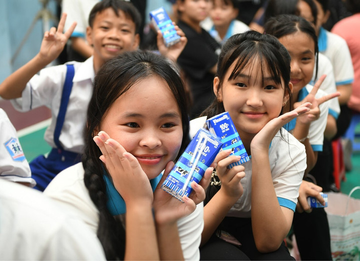 Nụ cười của các em nhỏ tại Làng Trẻ em SOS Bến Tre khi nhận những món quà từ Vinamilk và chương trình.