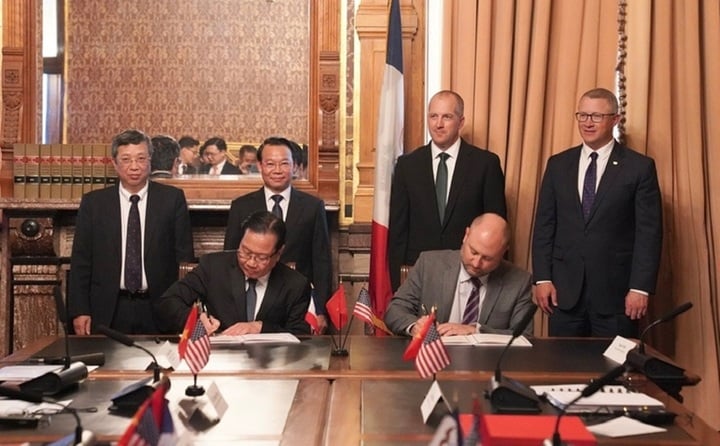 Lãnh đạo Bộ Nông nghiệp và Môi trường và Bộ Nông nghiệp bang Iowa chứng kiến lễ ký kết Bản ghi nhớ hợp tác thương mại nông lâm thủy sản.