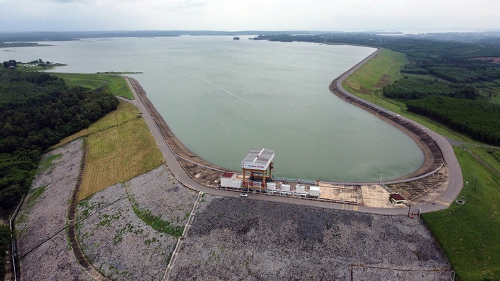La centrale hydroélectrique de Tri An est construite sur la rivière Dong Nai, qui traverse le district de Vinh Cuu, dans la province de Dong Nai. (Photo : VNA).